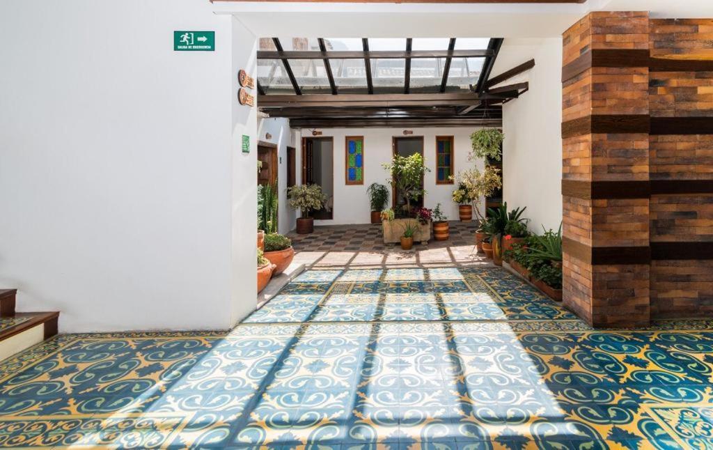 The Cranky Croc Hostel Bogota Exterior photo