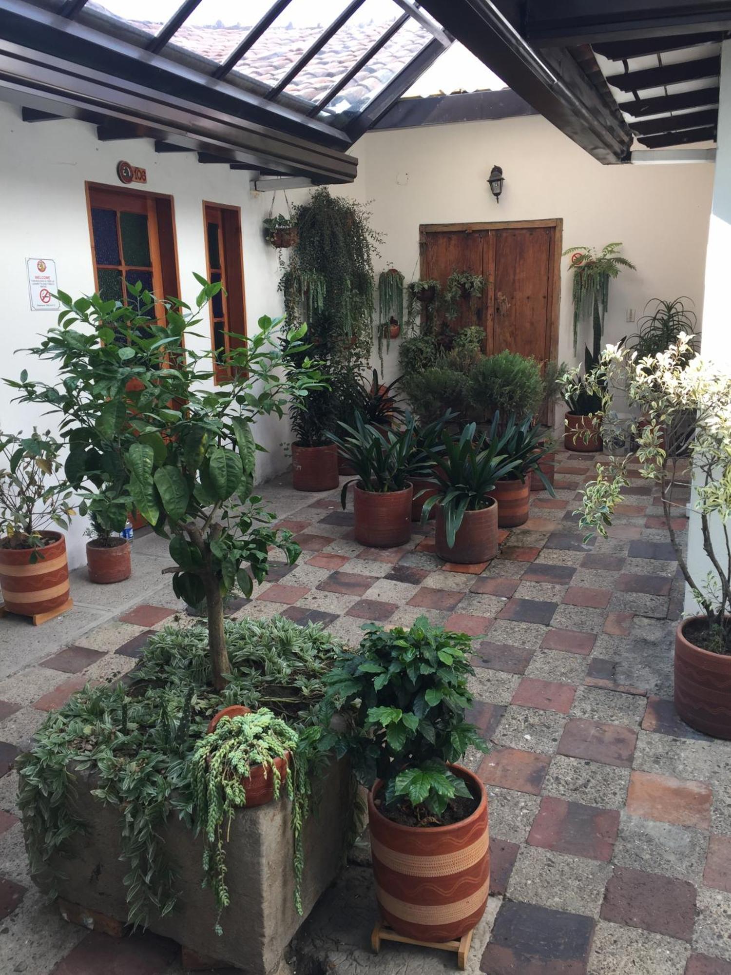 The Cranky Croc Hostel Bogota Exterior photo