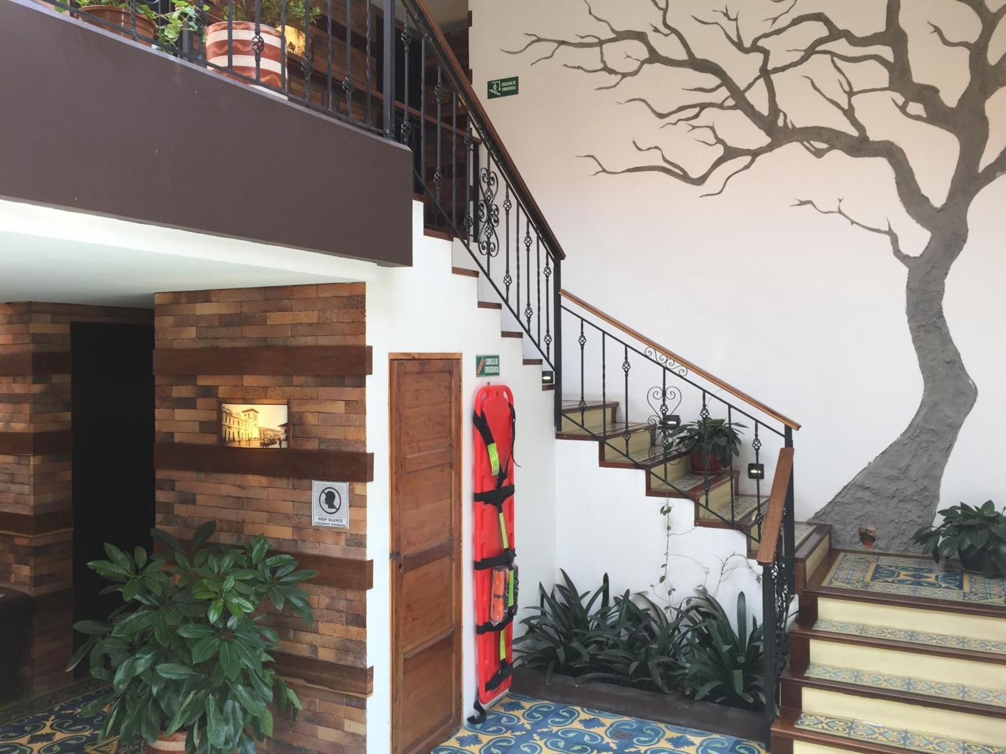 The Cranky Croc Hostel Bogota Exterior photo