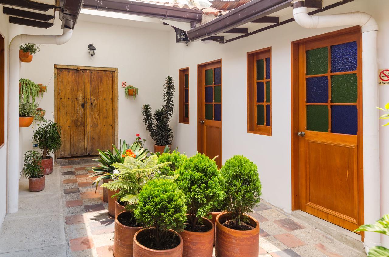 The Cranky Croc Hostel Bogota Exterior photo