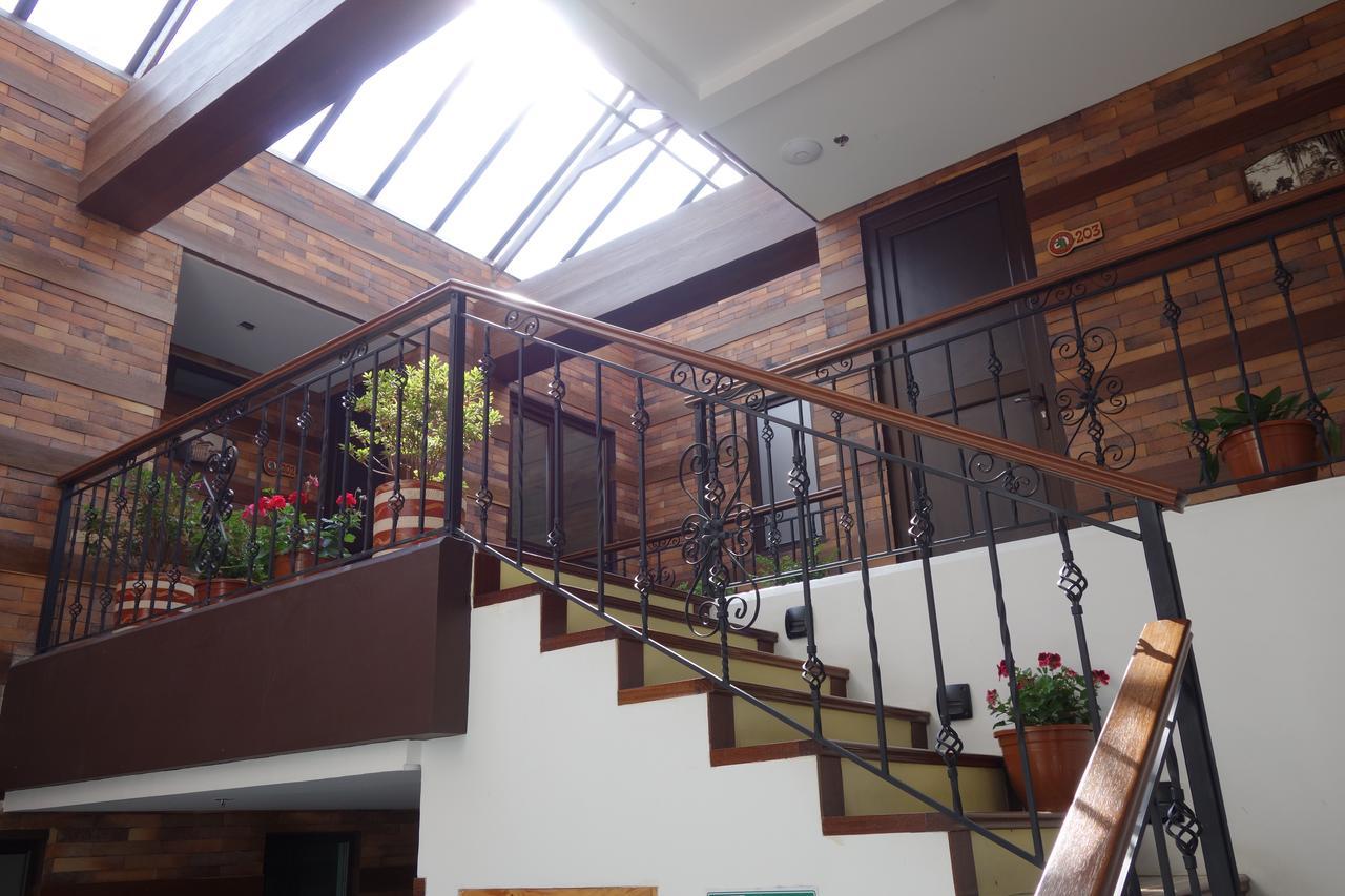 The Cranky Croc Hostel Bogota Exterior photo